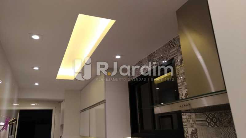 Conheça Corredor sala do imóvel - Apartamento Botafogo 3 Quartos - LAAP32083 - 27 Corredor sala - Apartamento Botafogo 3 Quartos - LAAP32083 - 27