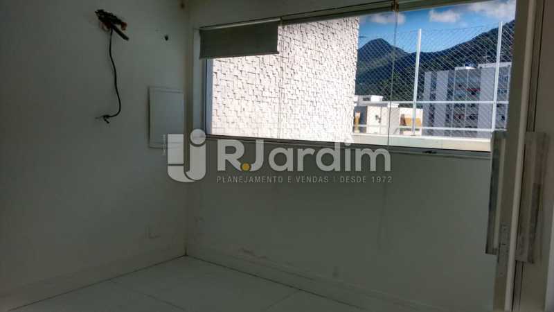 Conheça quarto 1 no terraço do imóvel - Cobertura de 2 quartos no Jardim Botânico - LACO20100 - 12 quarto 1 no terraço - Cobertura de 2 quartos no Jardim Botânico - LACO20100 - 12
