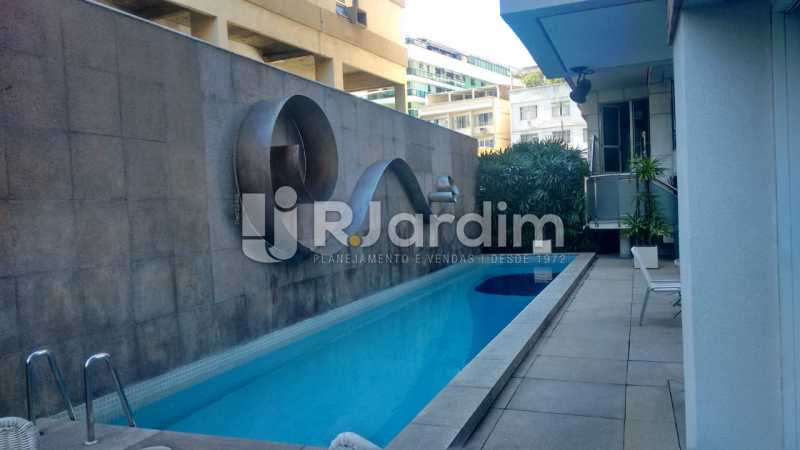 Conheça piscina do condominio do imóvel - Cobertura de 2 quartos no Jardim Botânico - LACO20100 - 20 piscina do condominio - Cobertura de 2 quartos no Jardim Botânico - LACO20100 - 20
