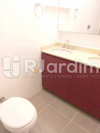 Conheça banheiro social do imóvel - Apartamento Jardim Botânico 2 Quartos Aluguel Administração Imóveis - LAAP21477 - 6 banheiro social - Apartamento Jardim Botânico 2 Quartos Aluguel Administração Imóveis - LAAP21477 - 6