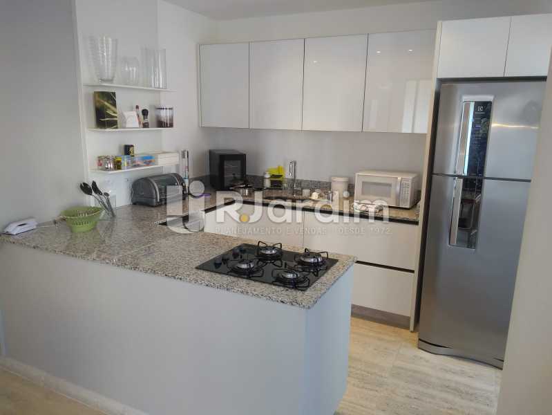 Conheça Cozinha do imóvel - Cobertura Avenida Visconde de Albuquerque,Leblon, Zona Sul,Rio de Janeiro, RJ À Venda, 2 Quartos, 130m² - LACO20101 - 21 Cozinha - Cobertura Avenida Visconde de Albuquerque,Leblon, Zona Sul,Rio de Janeiro, RJ À Venda, 2 Quartos, 130m² - LACO20101 - 21