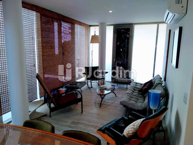 Conheça Sala do imóvel - Cobertura Avenida Visconde de Albuquerque,Leblon, Zona Sul,Rio de Janeiro, RJ À Venda, 2 Quartos, 130m² - LACO20101 - 4 Sala - Cobertura Avenida Visconde de Albuquerque,Leblon, Zona Sul,Rio de Janeiro, RJ À Venda, 2 Quartos, 130m² - LACO20101 - 4