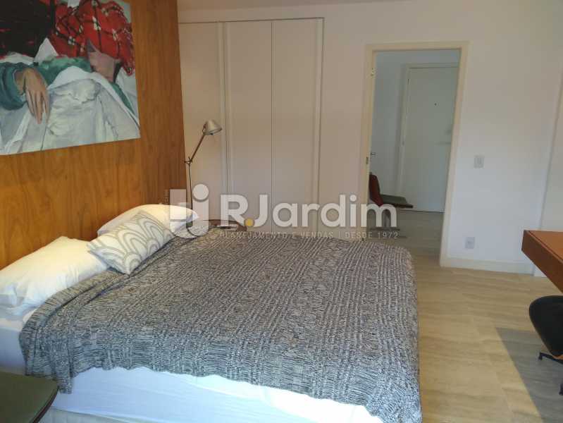 Conheça Suíte Master do imóvel - Cobertura Avenida Visconde de Albuquerque,Leblon, Zona Sul,Rio de Janeiro, RJ À Venda, 2 Quartos, 130m² - LACO20101 - 12 Suíte Master - Cobertura Avenida Visconde de Albuquerque,Leblon, Zona Sul,Rio de Janeiro, RJ À Venda, 2 Quartos, 130m² - LACO20101 - 12