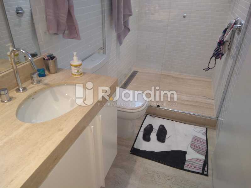 Conheça Banheiro da Suíte do imóvel - Cobertura Avenida Visconde de Albuquerque,Leblon, Zona Sul,Rio de Janeiro, RJ À Venda, 2 Quartos, 130m² - LACO20101 - 20 Banheiro da Suíte - Cobertura Avenida Visconde de Albuquerque,Leblon, Zona Sul,Rio de Janeiro, RJ À Venda, 2 Quartos, 130m² - LACO20101 - 20