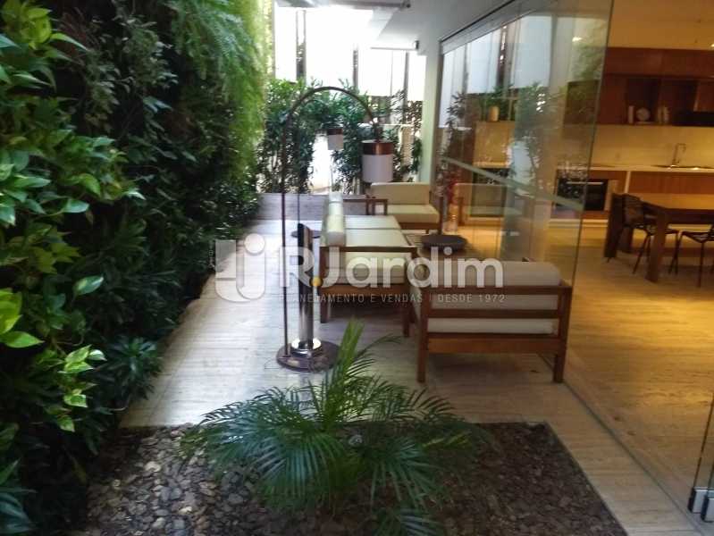 Conheça Lounge Externo do imóvel - Cobertura Avenida Visconde de Albuquerque,Leblon, Zona Sul,Rio de Janeiro, RJ À Venda, 2 Quartos, 130m² - LACO20101 - 23 Lounge Externo - Cobertura Avenida Visconde de Albuquerque,Leblon, Zona Sul,Rio de Janeiro, RJ À Venda, 2 Quartos, 130m² - LACO20101 - 23