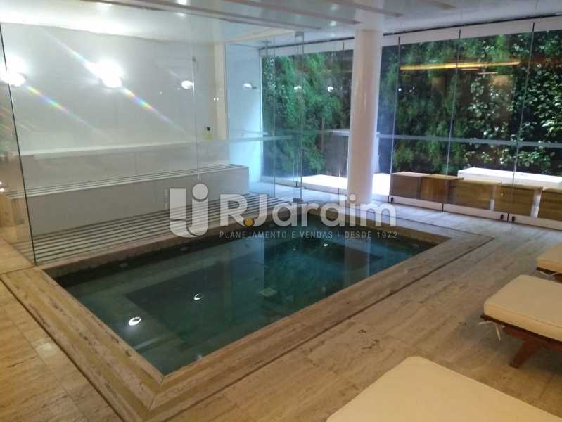 Conheça Piscina do imóvel - Cobertura Avenida Visconde de Albuquerque,Leblon, Zona Sul,Rio de Janeiro, RJ À Venda, 2 Quartos, 130m² - LACO20101 - 28 Piscina - Cobertura Avenida Visconde de Albuquerque,Leblon, Zona Sul,Rio de Janeiro, RJ À Venda, 2 Quartos, 130m² - LACO20101 - 28