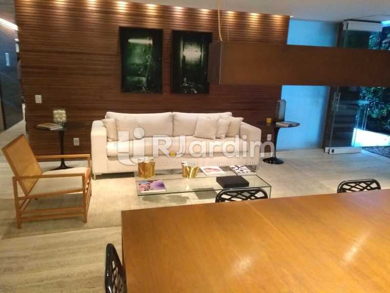 Conheça Lounge Gourmet do imóvel - Cobertura Avenida Visconde de Albuquerque,Leblon, Zona Sul,Rio de Janeiro, RJ À Venda, 2 Quartos, 130m² - LACO20101 - 29 Lounge Gourmet - Cobertura Avenida Visconde de Albuquerque,Leblon, Zona Sul,Rio de Janeiro, RJ À Venda, 2 Quartos, 130m² - LACO20101 - 29
