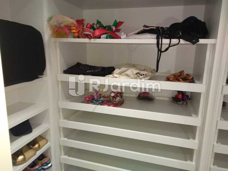 Conheça Closet do imóvel - Cobertura Avenida Visconde de Albuquerque,Leblon, Zona Sul,Rio de Janeiro, RJ À Venda, 2 Quartos, 130m² - LACO20101 - 16 Closet - Cobertura Avenida Visconde de Albuquerque,Leblon, Zona Sul,Rio de Janeiro, RJ À Venda, 2 Quartos, 130m² - LACO20101 - 16