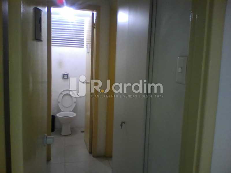 Conheça 17 Acesso aos banheiros do imóvel - Sobreloja À Venda - Centro - Rio de Janeiro - RJ - BGSJ00001 - 18 17 Acesso aos banheiros - Sobreloja À Venda - Centro - Rio de Janeiro - RJ - BGSJ00001 - 18