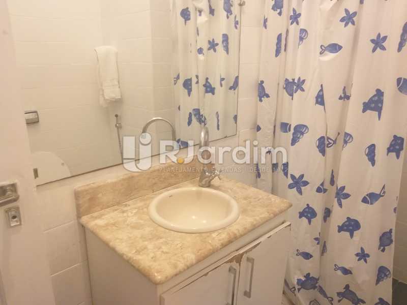 Conheça banheiro social do imóvel - Apartamento Leblon, Zona Sul,Rio de Janeiro, RJ Para Alugar, 2 Quartos, 85m² - LAAP21482 - 7 banheiro social - Apartamento Leblon, Zona Sul,Rio de Janeiro, RJ Para Alugar, 2 Quartos, 85m² - LAAP21482 - 7