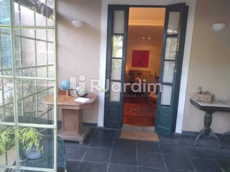 Conheça Hall de Entrada do imóvel - Casa À Venda - Jardim Botânico - Rio de Janeiro - RJ - LACA40043 - 5 Hall de Entrada - Casa À Venda - Jardim Botânico - Rio de Janeiro - RJ - LACA40043 - 5