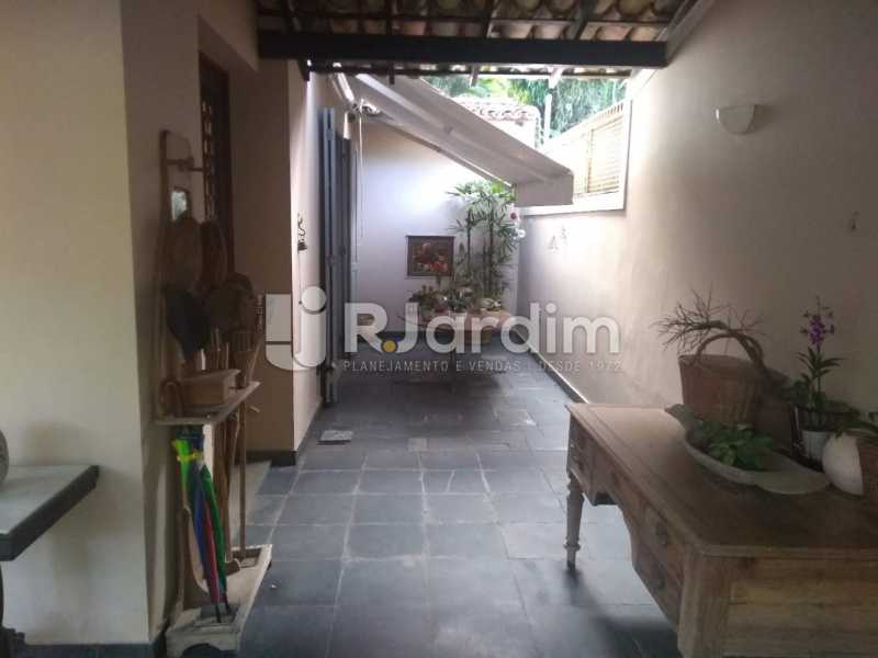Conheça Varandão do imóvel - Casa À Venda - Jardim Botânico - Rio de Janeiro - RJ - LACA40043 - 8 Varandão - Casa À Venda - Jardim Botânico - Rio de Janeiro - RJ - LACA40043 - 8