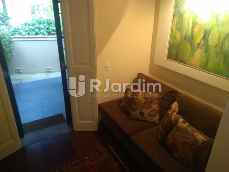 Conheça Hall de Entrada do imóvel - Casa À Venda - Jardim Botânico - Rio de Janeiro - RJ - LACA40043 - 9 Hall de Entrada - Casa À Venda - Jardim Botânico - Rio de Janeiro - RJ - LACA40043 - 9