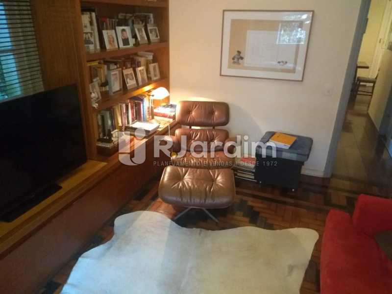 Conheça Sala de Leitura e Televisão do imóvel - Casa À Venda - Jardim Botânico - Rio de Janeiro - RJ - LACA40043 - 12 Sala de Leitura e Televisão - Casa À Venda - Jardim Botânico - Rio de Janeiro - RJ - LACA40043 - 12