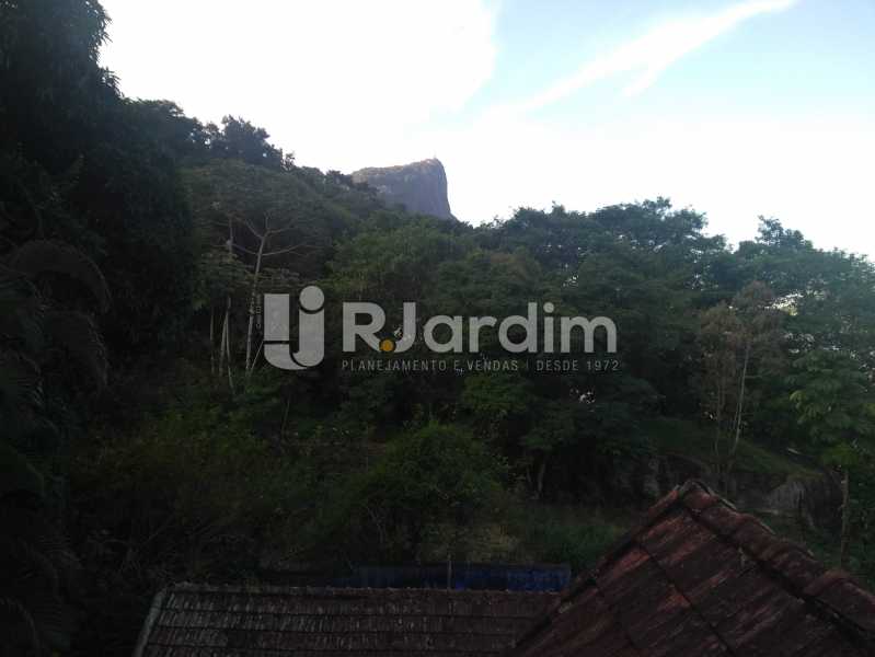Conheça Vista suíte do imóvel - Casa À Venda - Jardim Botânico - Rio de Janeiro - RJ - LACA40043 - 6 Vista suíte - Casa À Venda - Jardim Botânico - Rio de Janeiro - RJ - LACA40043 - 6