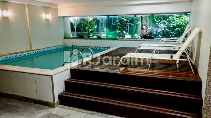 Conheça Piscina aquecida e sauna do imóvel - Flat Residencial Lagoa Suíte Garagem Aluguel Administração Imóveis - LAFL10092 - 10 Piscina aquecida e sauna - Flat Residencial Lagoa Suíte Garagem Aluguel Administração Imóveis - LAFL10092 - 10