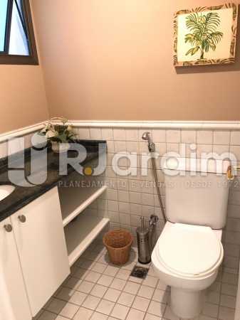 Conheça banheiro do imóvel - Flat Residencial Lagoa Suíte Garagem Aluguel Administração Imóveis - LAFL10092 - 8 banheiro - Flat Residencial Lagoa Suíte Garagem Aluguel Administração Imóveis - LAFL10092 - 8