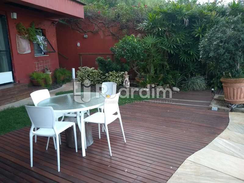 Conheça área / piscina do imóvel - Casa em Condomínio Joá 5 Quartos - LACN50010 - 6 área / piscina - Casa em Condomínio Joá 5 Quartos - LACN50010 - 6
