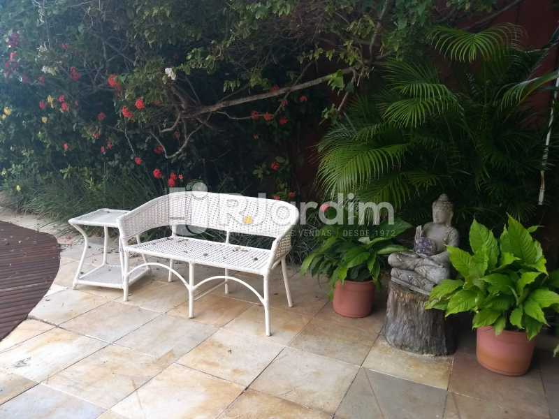 Conheça área /piscina do imóvel - Casa em Condomínio Joá 5 Quartos - LACN50010 - 7 área /piscina - Casa em Condomínio Joá 5 Quartos - LACN50010 - 7