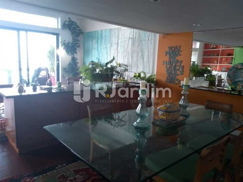 Conheça sala / varanda do imóvel - Casa em Condomínio Joá 5 Quartos - LACN50010 - 22 sala / varanda - Casa em Condomínio Joá 5 Quartos - LACN50010 - 22