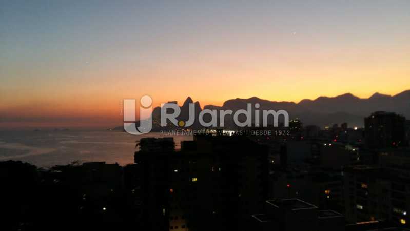 Conheça Entardecer no Arpoador do imóvel - Apartamento Copacabana 3 Quartos - LAFL30005 - 1 Entardecer no Arpoador - Apartamento Copacabana 3 Quartos - LAFL30005 - 1