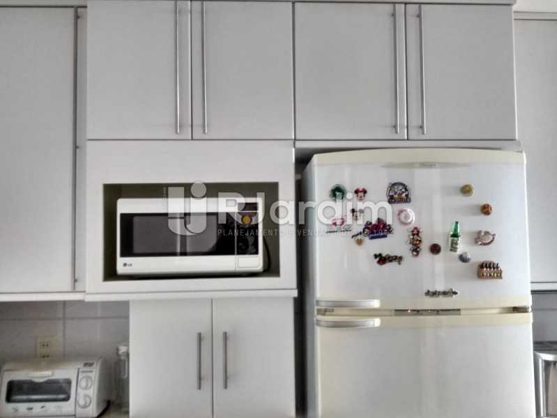 Conheça Cozinha do imóvel - Apartamento Copacabana 3 Quartos - LAFL30005 - 17 Cozinha - Apartamento Copacabana 3 Quartos - LAFL30005 - 17