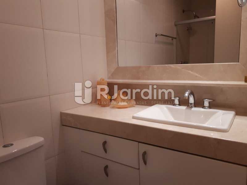 Conheça Banheiro do imóvel - Apartamento Copacabana 3 Quartos - LAFL30005 - 16 Banheiro - Apartamento Copacabana 3 Quartos - LAFL30005 - 16