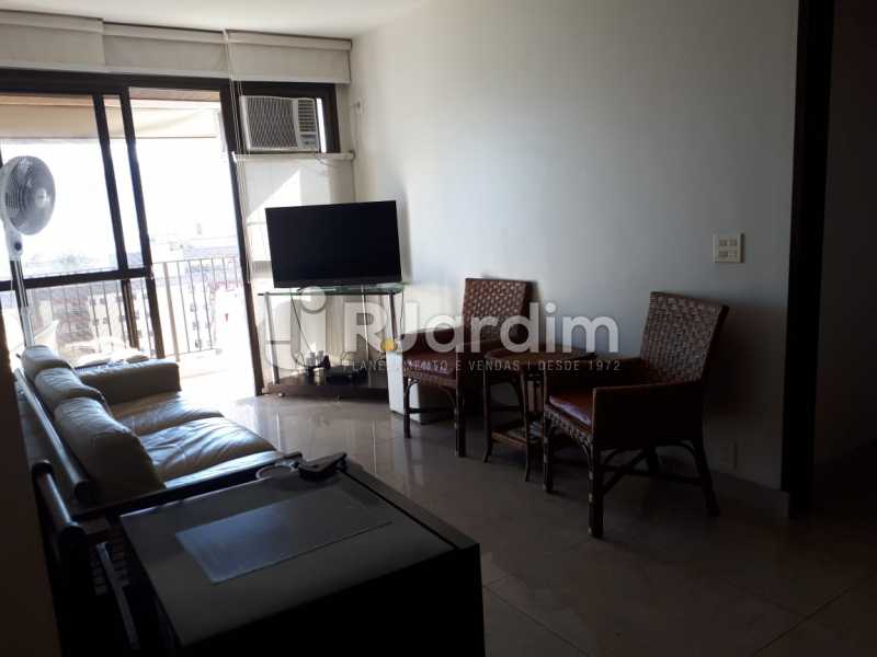 Conheça Sala do imóvel - Apartamento Copacabana 3 Quartos - LAFL30005 - 8 Sala - Apartamento Copacabana 3 Quartos - LAFL30005 - 8