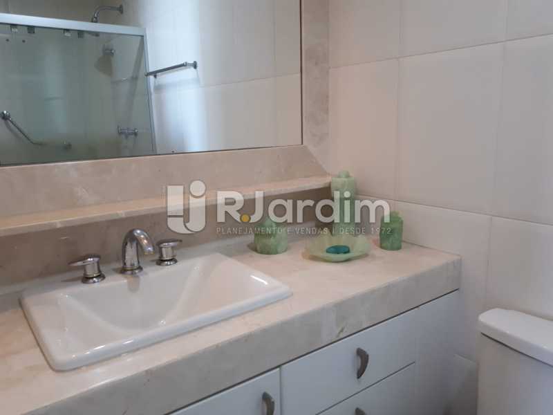 Conheça Banheiro do imóvel - Apartamento Copacabana 3 Quartos - LAFL30005 - 27 Banheiro - Apartamento Copacabana 3 Quartos - LAFL30005 - 27