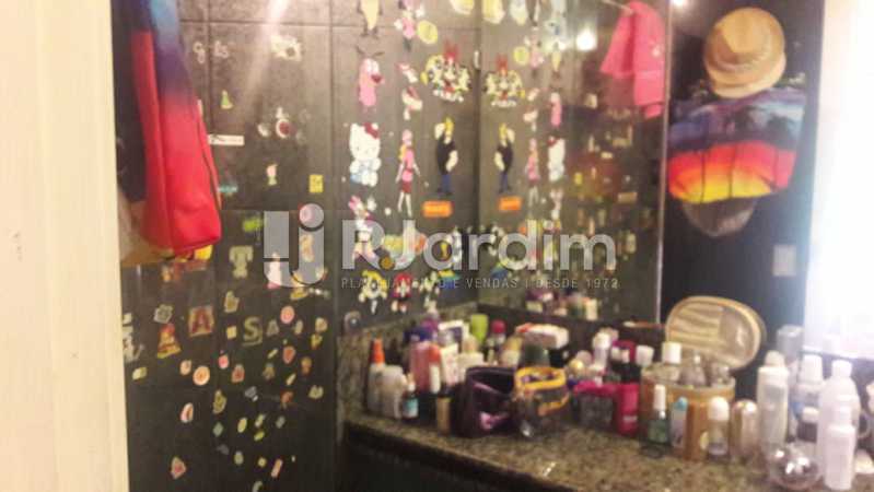 Conheça Banheiro do imóvel - Leblon, apartamento duplex, 3 quartos - LAAP32108 - 17 Banheiro - Leblon, apartamento duplex, 3 quartos - LAAP32108 - 17