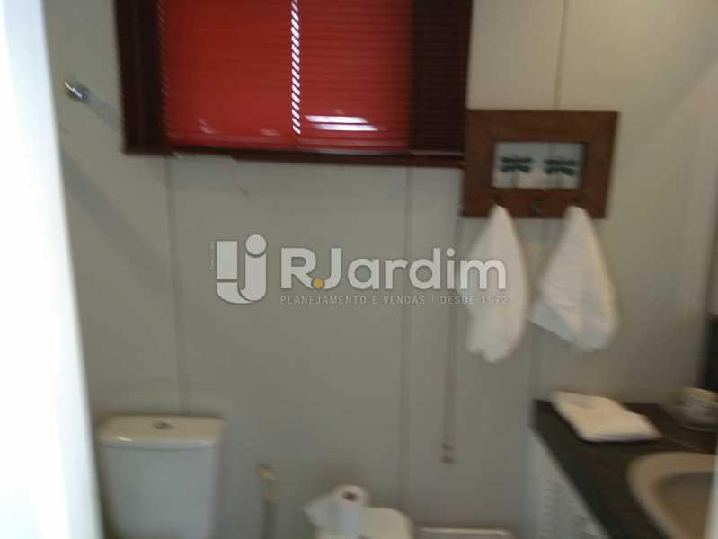 Conheça Banheiro Suite do imóvel - Flat à venda Rua Professor Antônio Maria Teixeira,Leblon, Zona Sul,Rio de Janeiro - R$ 1.790.000 - LAFL20091 - 18 Banheiro Suite - Flat à venda Rua Professor Antônio Maria Teixeira,Leblon, Zona Sul,Rio de Janeiro - R$ 1.790.000 - LAFL20091 - 18