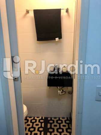 Conheça banheiro dependência 2. do imóvel - Apartamento Ipanema 2 Quartos Garagem Compra Venda Avaliação Imóveis - BGAP20002 - 23 banheiro dependência 2. - Apartamento Ipanema 2 Quartos Garagem Compra Venda Avaliação Imóveis - BGAP20002 - 23