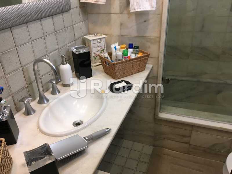 Conheça Banheiro suite do imóvel - Apartamento Leblon 4 Quartos Compra Venda Avaliação Imóveis - LAAP40787 - 18 Banheiro suite - Apartamento Leblon 4 Quartos Compra Venda Avaliação Imóveis - LAAP40787 - 18