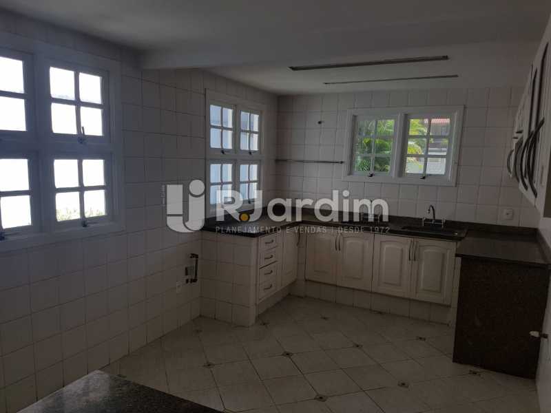 Conheça casa do imóvel - Casa em Condomínio Barra da Tijuca 5 Quartos Garagem Aluguel Administração Imóveis - LACN50011 - 28 casa - Casa em Condomínio Barra da Tijuca 5 Quartos Garagem Aluguel Administração Imóveis - LACN50011 - 28