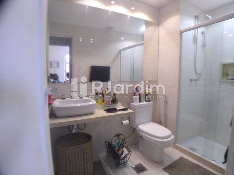 Conheça Banheiro suíte do imóvel - Cobertura Rua das Laranjeiras,Laranjeiras, Zona Sul,Rio de Janeiro, RJ À Venda, 3 Quartos, 230m² - LACO30288 - 17 Banheiro suíte - Cobertura Rua das Laranjeiras,Laranjeiras, Zona Sul,Rio de Janeiro, RJ À Venda, 3 Quartos, 230m² - LACO30288 - 17