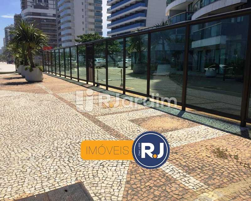 Conheça Entrada do predio do imóvel - Compra Venda Apartamento Residencial Barra da Tijuca - LAAP10382 - 3 Entrada do predio - Compra Venda Apartamento Residencial Barra da Tijuca - LAAP10382 - 3
