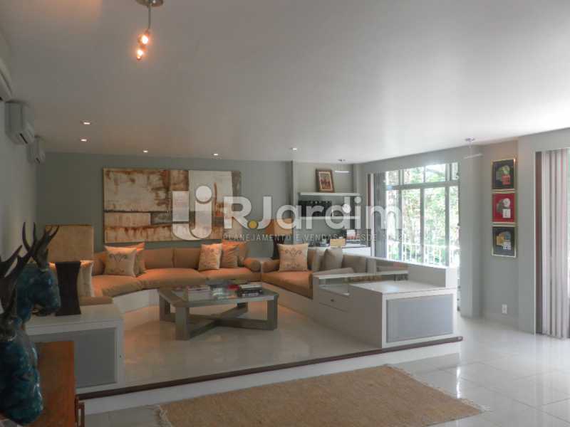 Conheça Sala estar do imóvel - Casa Rua Cosme Velho,Cosme Velho, Zona Sul,Rio de Janeiro, RJ À Venda, 4 Quartos, 780m² - LACA40047 - 6 Sala estar - Casa Rua Cosme Velho,Cosme Velho, Zona Sul,Rio de Janeiro, RJ À Venda, 4 Quartos, 780m² - LACA40047 - 6