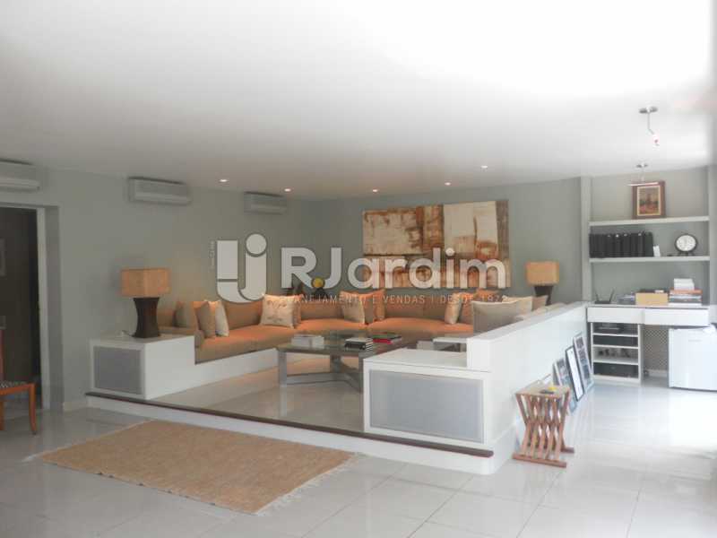 Conheça Sala de estar do imóvel - Casa Rua Cosme Velho,Cosme Velho, Zona Sul,Rio de Janeiro, RJ À Venda, 4 Quartos, 780m² - LACA40047 - 7 Sala de estar - Casa Rua Cosme Velho,Cosme Velho, Zona Sul,Rio de Janeiro, RJ À Venda, 4 Quartos, 780m² - LACA40047 - 7