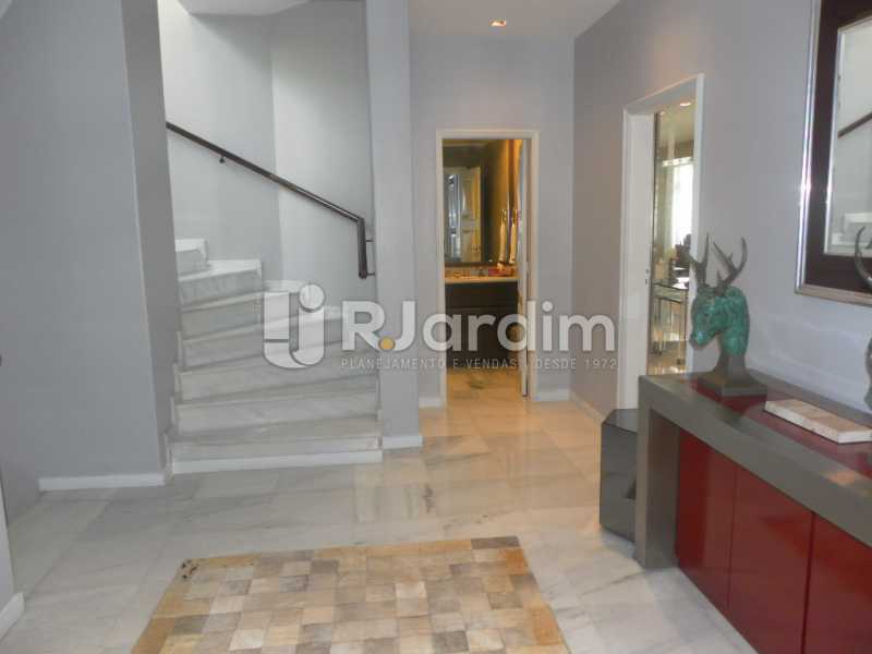 Conheça Escada do imóvel - Casa Rua Cosme Velho,Cosme Velho, Zona Sul,Rio de Janeiro, RJ À Venda, 4 Quartos, 780m² - LACA40047 - 8 Escada - Casa Rua Cosme Velho,Cosme Velho, Zona Sul,Rio de Janeiro, RJ À Venda, 4 Quartos, 780m² - LACA40047 - 8