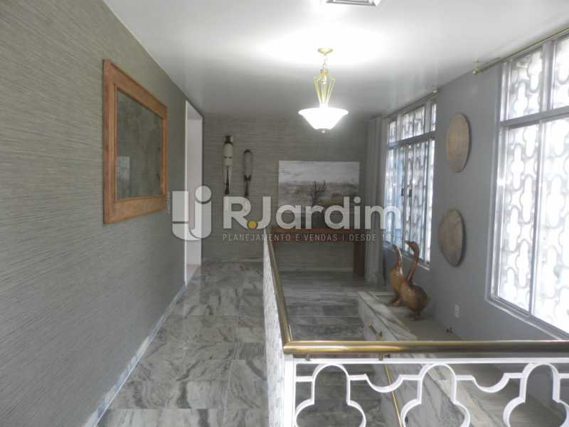 Conheça Escada do imóvel - Casa Rua Cosme Velho,Cosme Velho, Zona Sul,Rio de Janeiro, RJ À Venda, 4 Quartos, 780m² - LACA40047 - 9 Escada - Casa Rua Cosme Velho,Cosme Velho, Zona Sul,Rio de Janeiro, RJ À Venda, 4 Quartos, 780m² - LACA40047 - 9