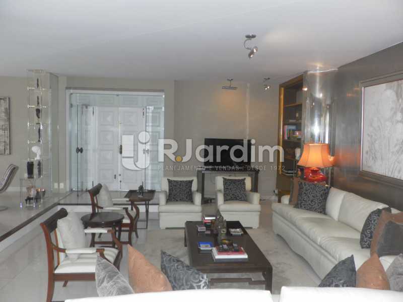 Conheça Sala de estar do imóvel - Casa Rua Cosme Velho,Cosme Velho, Zona Sul,Rio de Janeiro, RJ À Venda, 4 Quartos, 780m² - LACA40047 - 10 Sala de estar - Casa Rua Cosme Velho,Cosme Velho, Zona Sul,Rio de Janeiro, RJ À Venda, 4 Quartos, 780m² - LACA40047 - 10