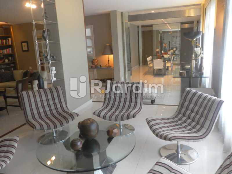 Conheça Sala de estar do imóvel - Casa Rua Cosme Velho,Cosme Velho, Zona Sul,Rio de Janeiro, RJ À Venda, 4 Quartos, 780m² - LACA40047 - 12 Sala de estar - Casa Rua Cosme Velho,Cosme Velho, Zona Sul,Rio de Janeiro, RJ À Venda, 4 Quartos, 780m² - LACA40047 - 12