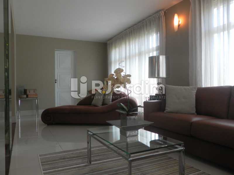Conheça Sala de estar do imóvel - Casa Rua Cosme Velho,Cosme Velho, Zona Sul,Rio de Janeiro, RJ À Venda, 4 Quartos, 780m² - LACA40047 - 14 Sala de estar - Casa Rua Cosme Velho,Cosme Velho, Zona Sul,Rio de Janeiro, RJ À Venda, 4 Quartos, 780m² - LACA40047 - 14