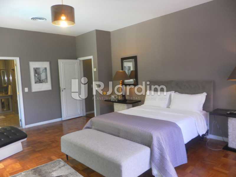Conheça Quarto suite do imóvel - Casa Rua Cosme Velho,Cosme Velho, Zona Sul,Rio de Janeiro, RJ À Venda, 4 Quartos, 780m² - LACA40047 - 18 Quarto suite - Casa Rua Cosme Velho,Cosme Velho, Zona Sul,Rio de Janeiro, RJ À Venda, 4 Quartos, 780m² - LACA40047 - 18