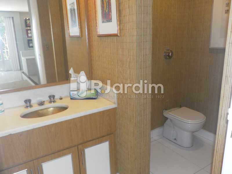 Conheça Banheiro do imóvel - Casa Rua Cosme Velho,Cosme Velho, Zona Sul,Rio de Janeiro, RJ À Venda, 4 Quartos, 780m² - LACA40047 - 21 Banheiro - Casa Rua Cosme Velho,Cosme Velho, Zona Sul,Rio de Janeiro, RJ À Venda, 4 Quartos, 780m² - LACA40047 - 21