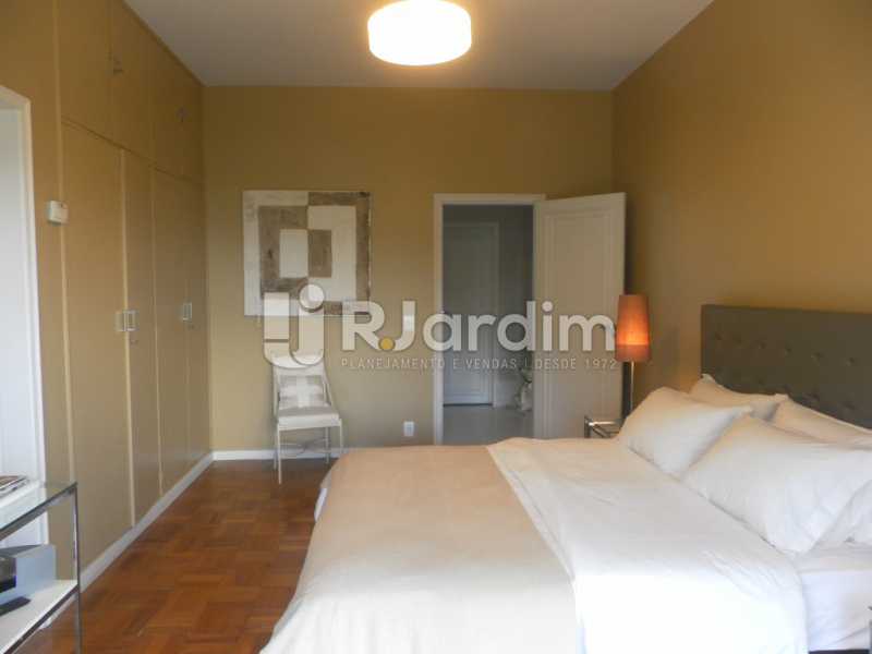 Conheça Quarto de casal do imóvel - Casa Rua Cosme Velho,Cosme Velho, Zona Sul,Rio de Janeiro, RJ À Venda, 4 Quartos, 780m² - LACA40047 - 23 Quarto de casal - Casa Rua Cosme Velho,Cosme Velho, Zona Sul,Rio de Janeiro, RJ À Venda, 4 Quartos, 780m² - LACA40047 - 23