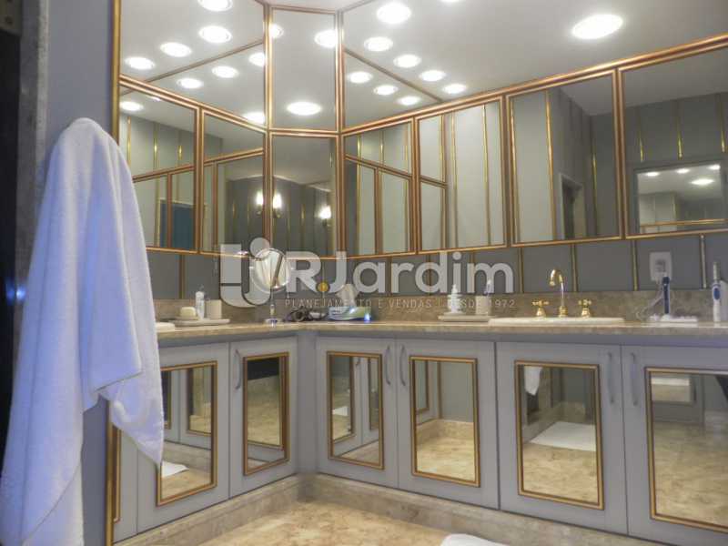 Conheça Banheiro do imóvel - Casa Rua Cosme Velho,Cosme Velho, Zona Sul,Rio de Janeiro, RJ À Venda, 4 Quartos, 780m² - LACA40047 - 19 Banheiro - Casa Rua Cosme Velho,Cosme Velho, Zona Sul,Rio de Janeiro, RJ À Venda, 4 Quartos, 780m² - LACA40047 - 19