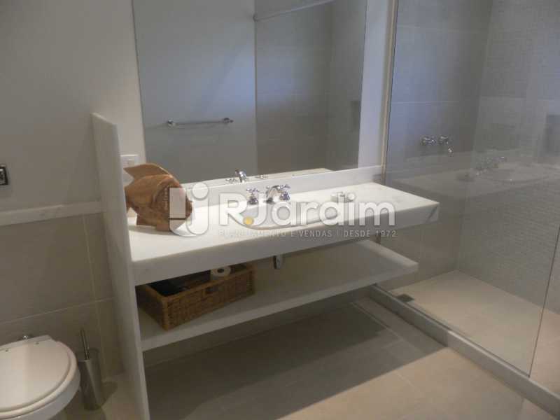 Conheça Banheiro do imóvel - Casa Rua Cosme Velho,Cosme Velho, Zona Sul,Rio de Janeiro, RJ À Venda, 4 Quartos, 780m² - LACA40047 - 24 Banheiro - Casa Rua Cosme Velho,Cosme Velho, Zona Sul,Rio de Janeiro, RJ À Venda, 4 Quartos, 780m² - LACA40047 - 24