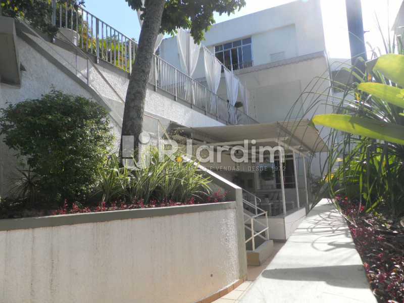 Conheça Areá externa do imóvel - Casa Rua Cosme Velho,Cosme Velho, Zona Sul,Rio de Janeiro, RJ À Venda, 4 Quartos, 780m² - LACA40047 - 25 Areá externa - Casa Rua Cosme Velho,Cosme Velho, Zona Sul,Rio de Janeiro, RJ À Venda, 4 Quartos, 780m² - LACA40047 - 25