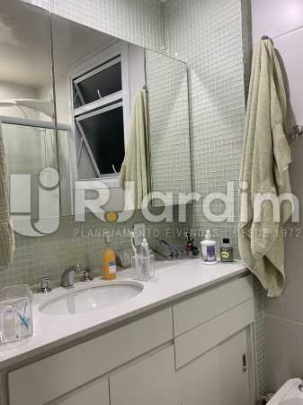 Conheça Banheiro da suite do imóvel - Apartamento à venda Rua General Rabelo,Gávea, Zona Sul,Rio de Janeiro - R$ 2.400.000 - LAAP21564 - 21 Banheiro da suite - Apartamento à venda Rua General Rabelo,Gávea, Zona Sul,Rio de Janeiro - R$ 2.400.000 - LAAP21564 - 21